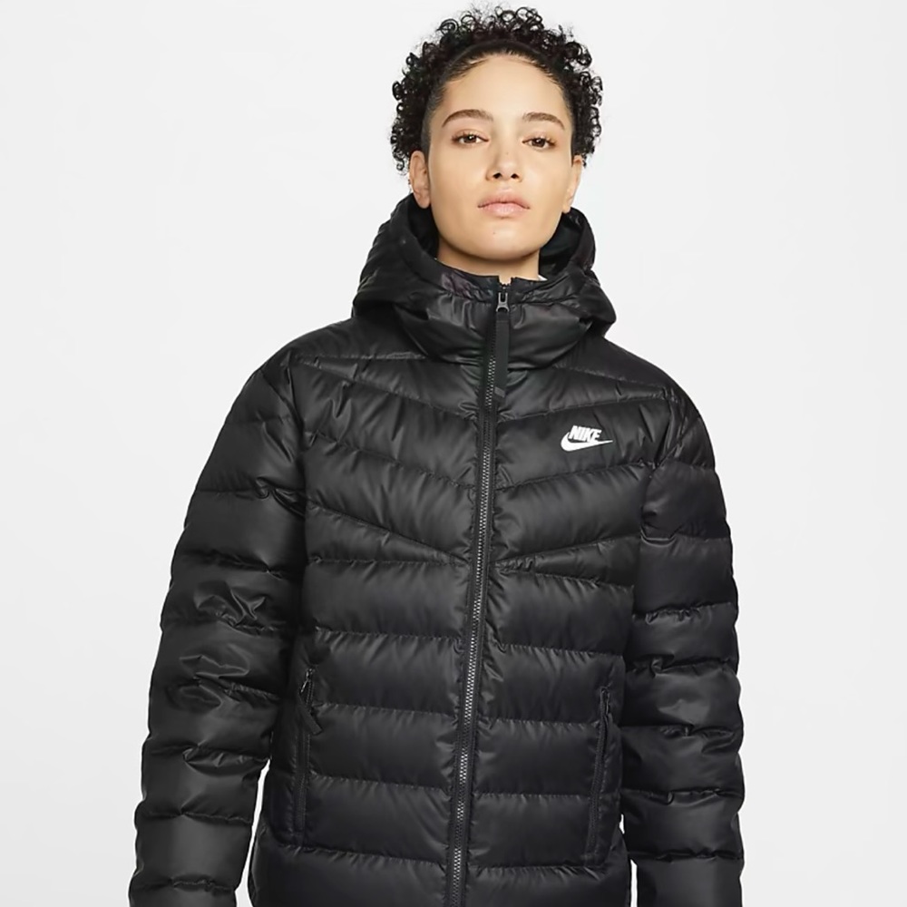NWOT Nike Light Puffer Jacket